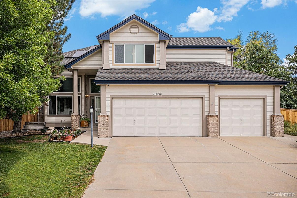 Attached, Exterior, Facade, American Craftsman