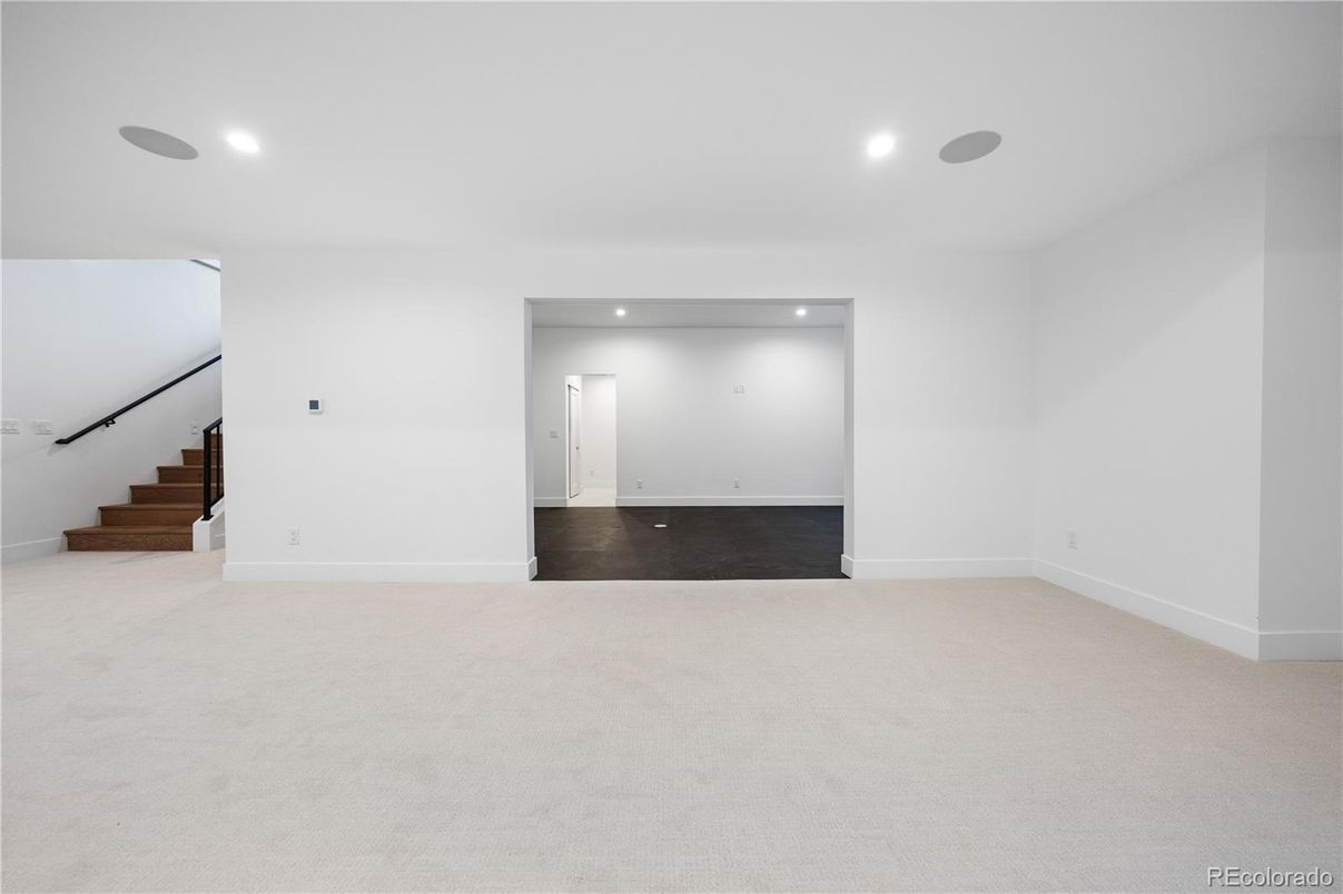 Empty room, Interior, Recessed Lighting