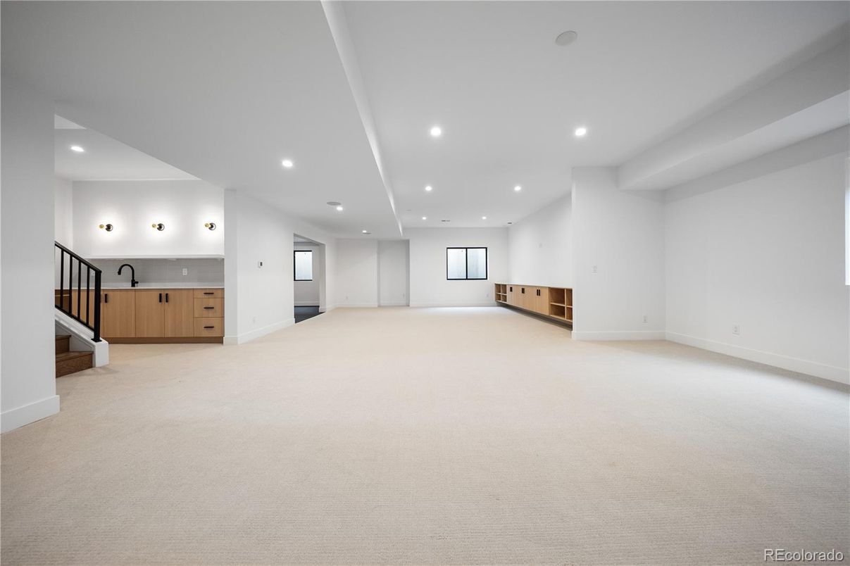 Empty room, Interior, Recessed Lighting