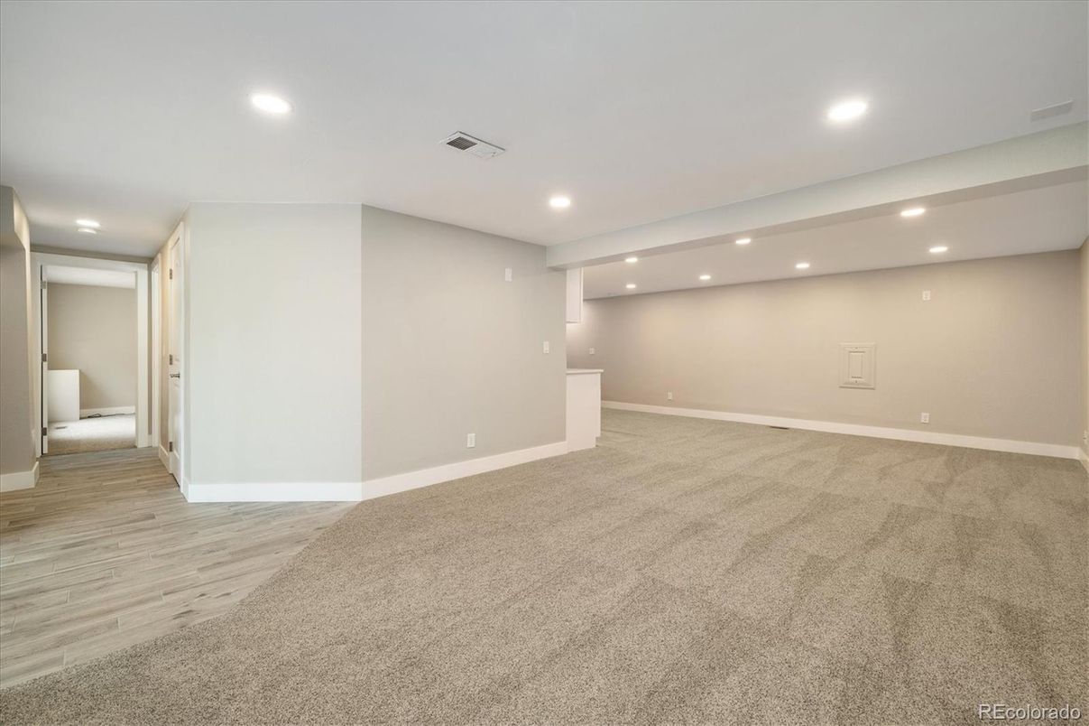 Empty room, Interior, Recessed Lighting, Wood Texture Flooring