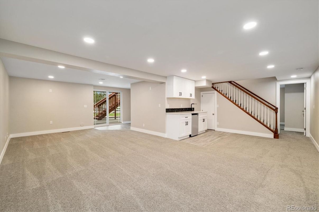 Empty room, Interior, Kitchen, Recessed Lighting