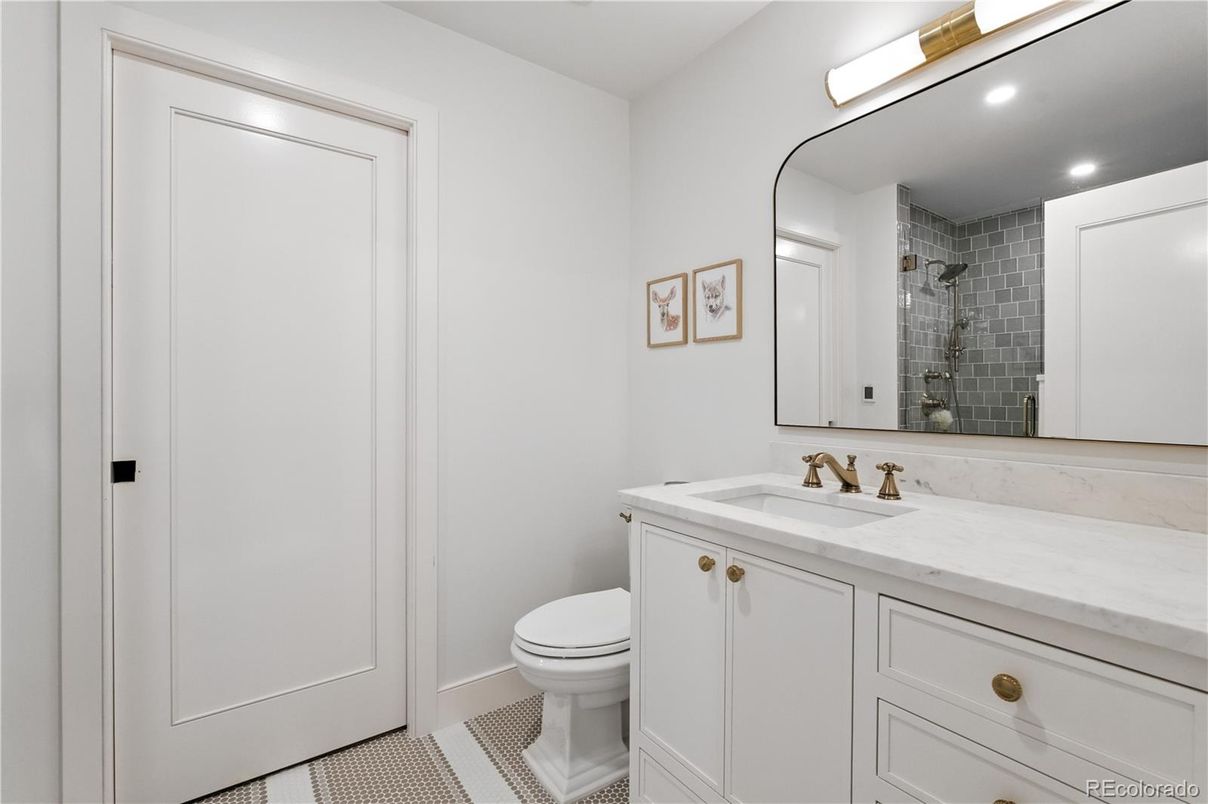 Bathroom, Interior, Recessed Lighting
