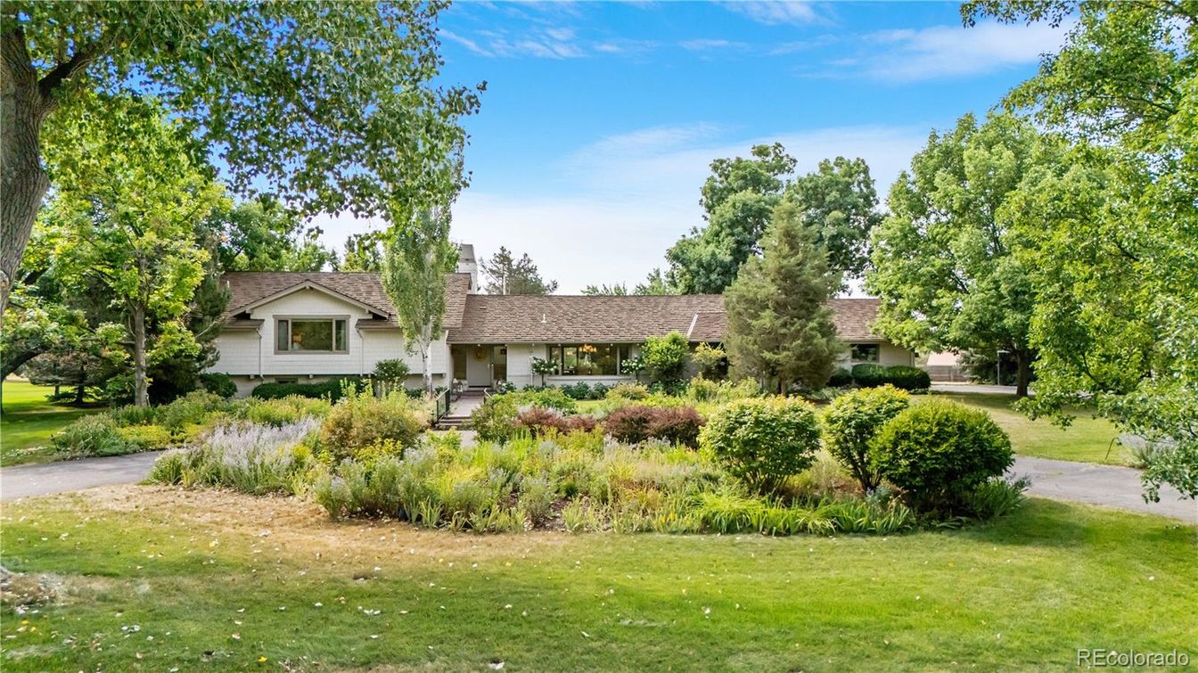 Backyard, Exterior, Facade, Split Level