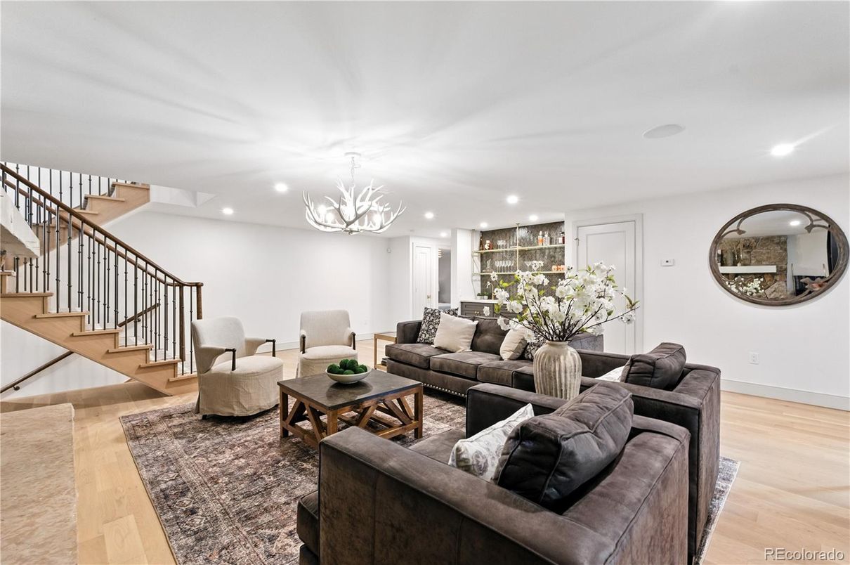 Interior, Living room, Pendant Lights, Recessed Lighting, Wood Texture Flooring