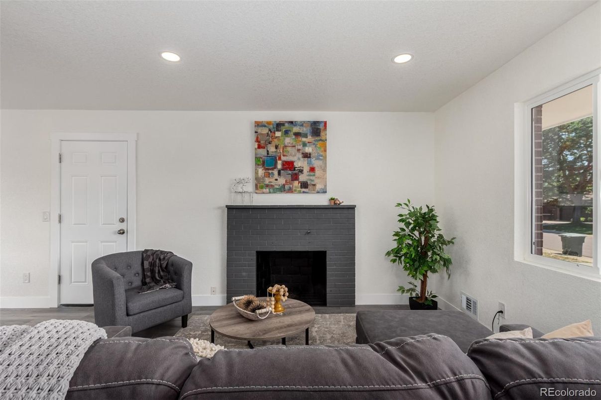 Fireplace, Interior, Living room, Recessed Lighting
