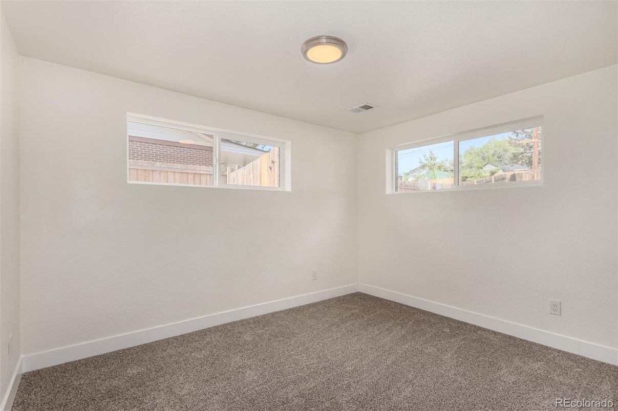 Empty room, Interior