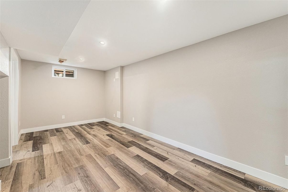 Empty room, Interior, Recessed Lighting, Wood Texture Flooring