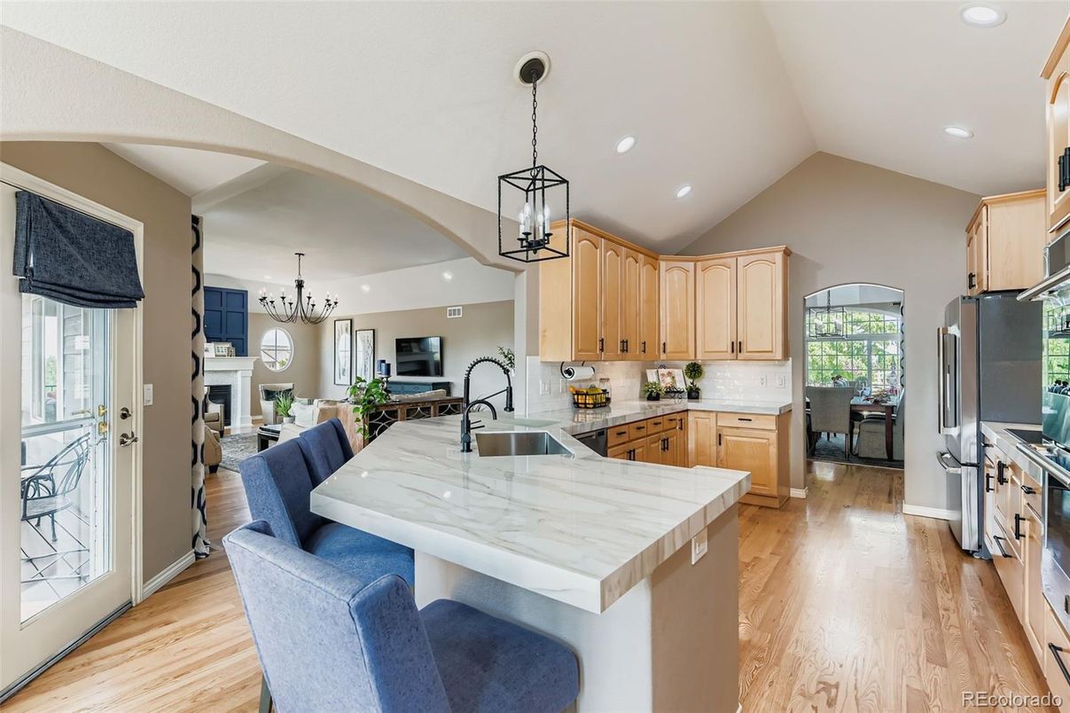 Chandelier, Dining room, Interior, Kitchen, Pendant Lights, Recessed Lighting, Wood Texture Flooring