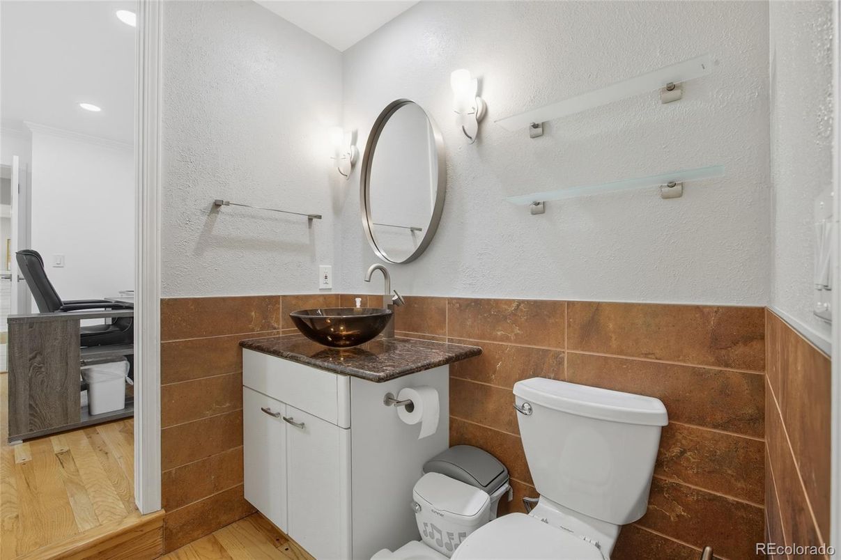 Bathroom, Interior, Recessed Lighting, Wood Texture Flooring