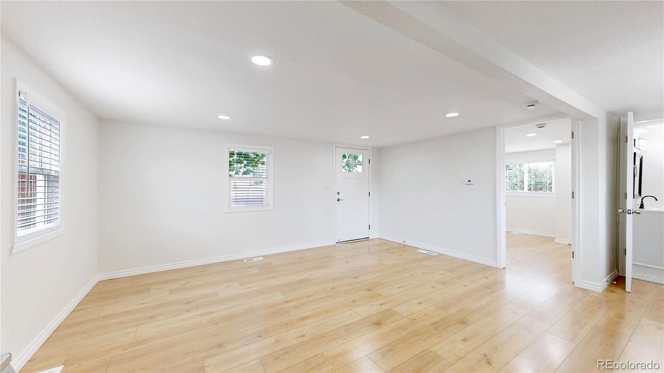 Empty room, Interior, Recessed Lighting, Wood Texture Flooring