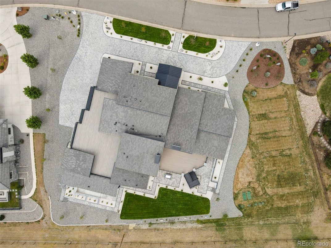 Exterior, Drone