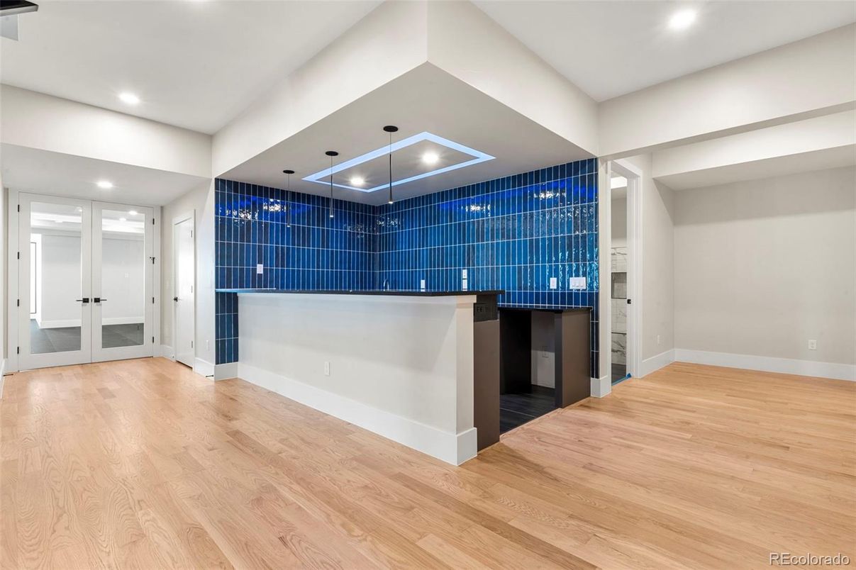 Empty room, Interior, Pendant Lights, Recessed Lighting, Wood Texture Flooring