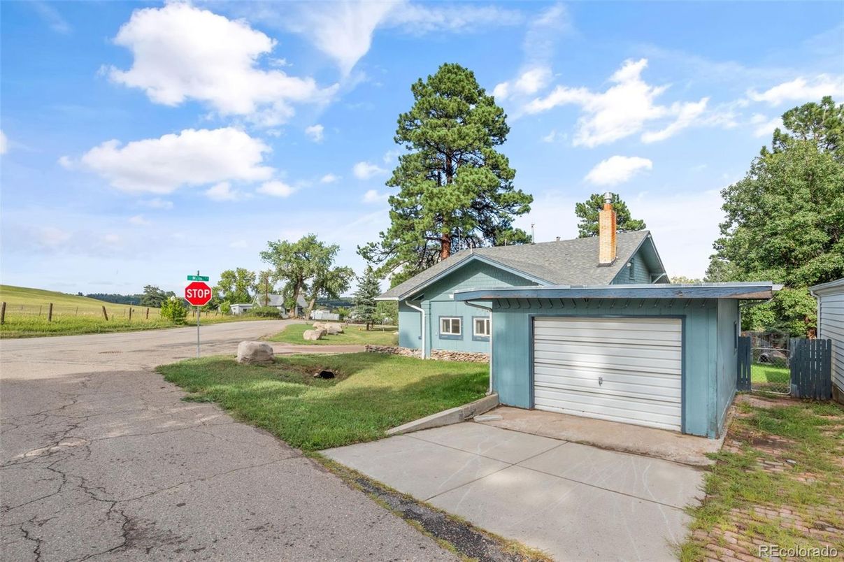 Backyard, Detached Garage, Exterior