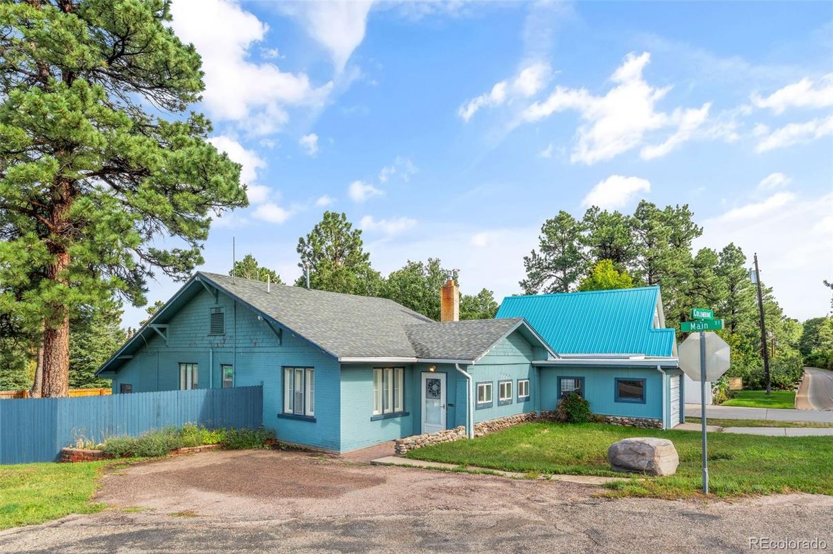 Backyard, Exterior, Facade, Ranch