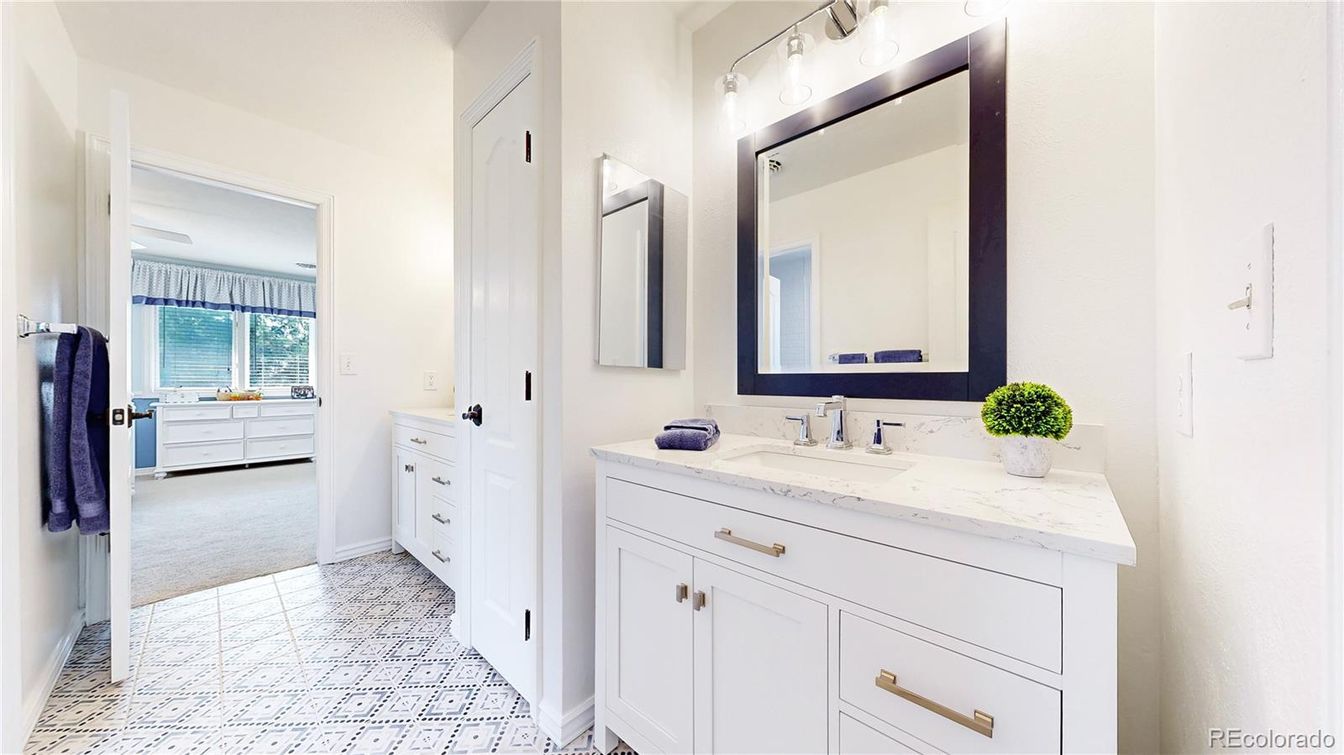 Bathroom, Dual Sink Vanities, Interior