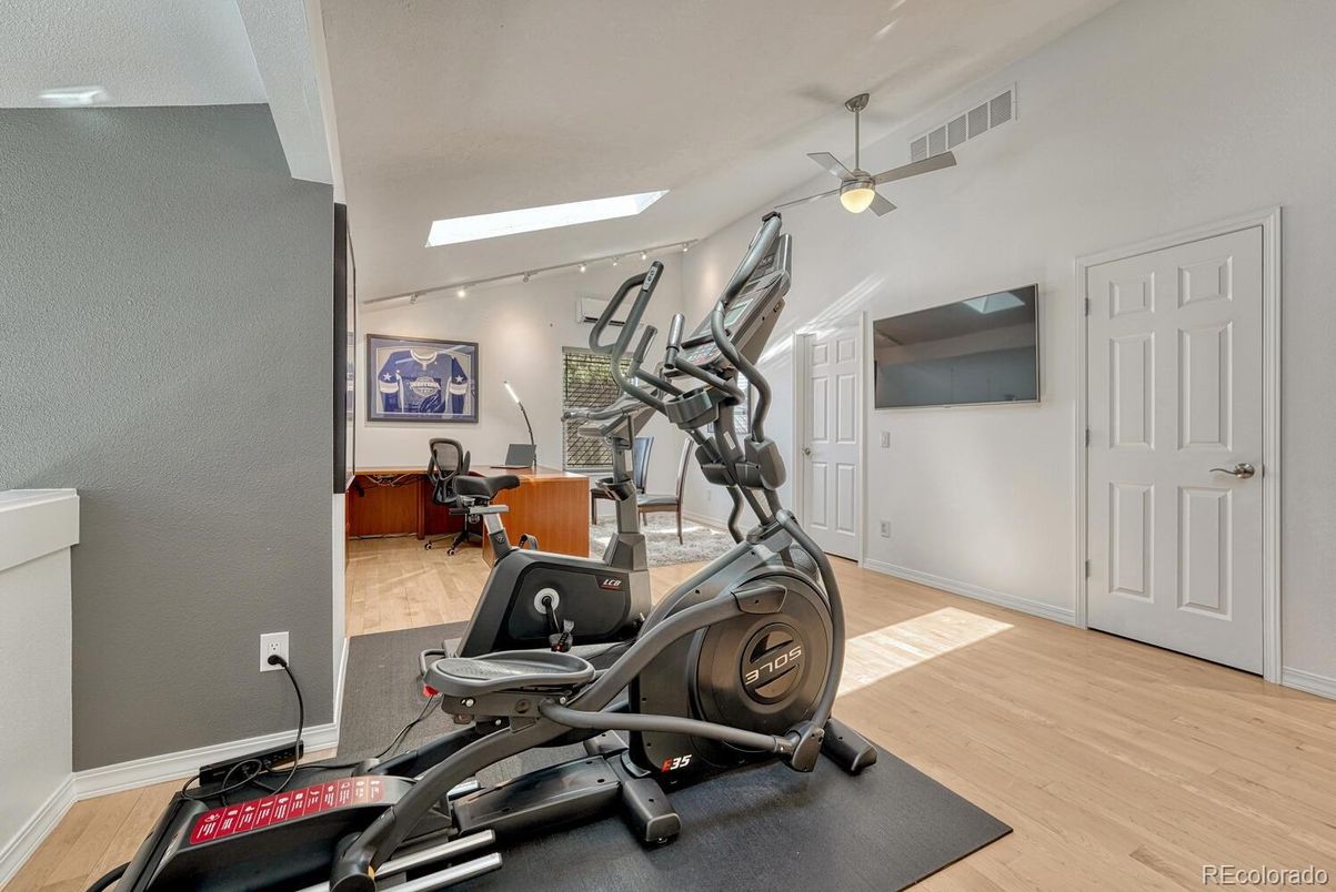 Fitness Equipment, Interior, Recessed Lighting, Wood Texture Flooring