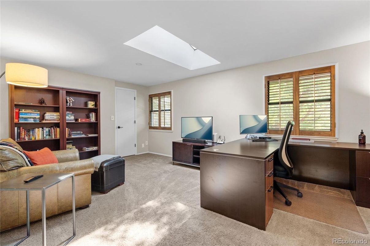 Home Office, Interior