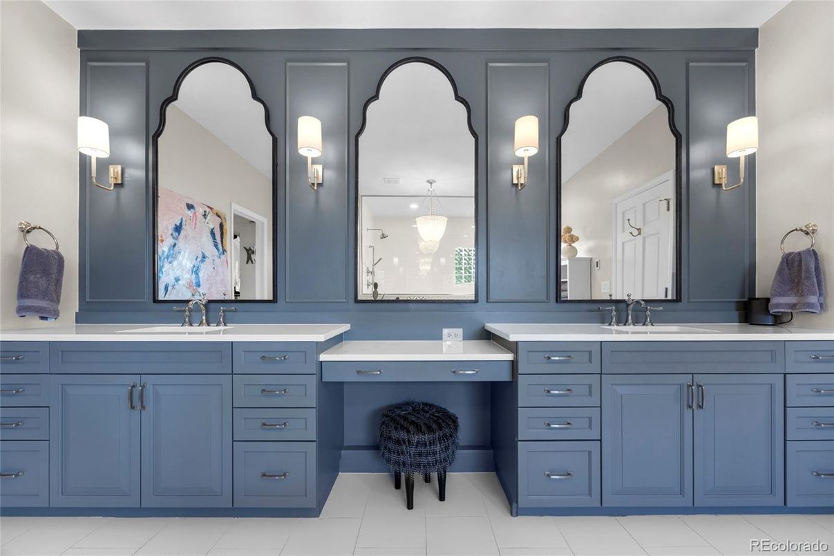 Bathroom, Dual Sink Vanities, Interior