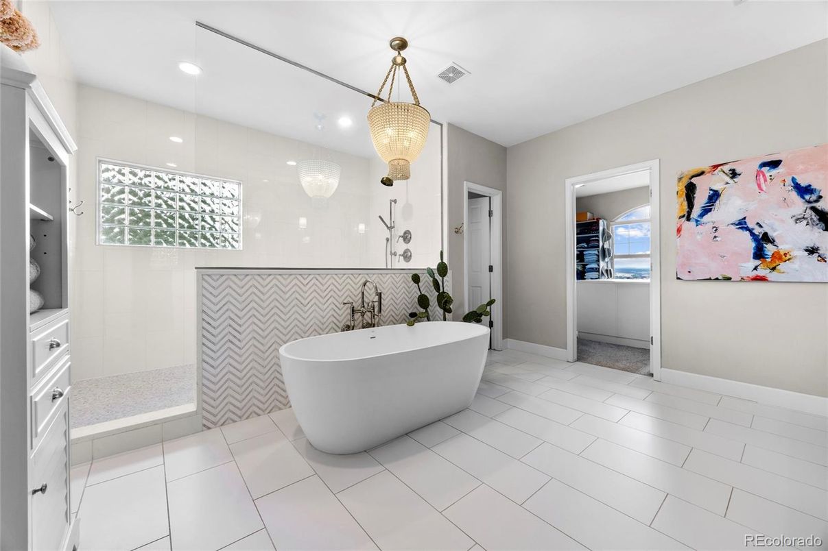 Bathroom, Free Standing Baths, Interior, Pendant Lights, Recessed Lighting