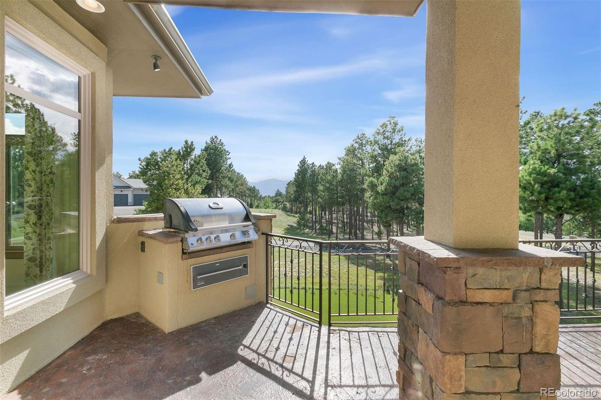 Exterior, Outdoor Kitchen