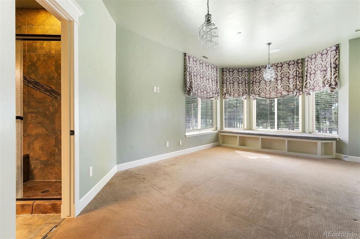 Empty room, Interior, Pendant Lights