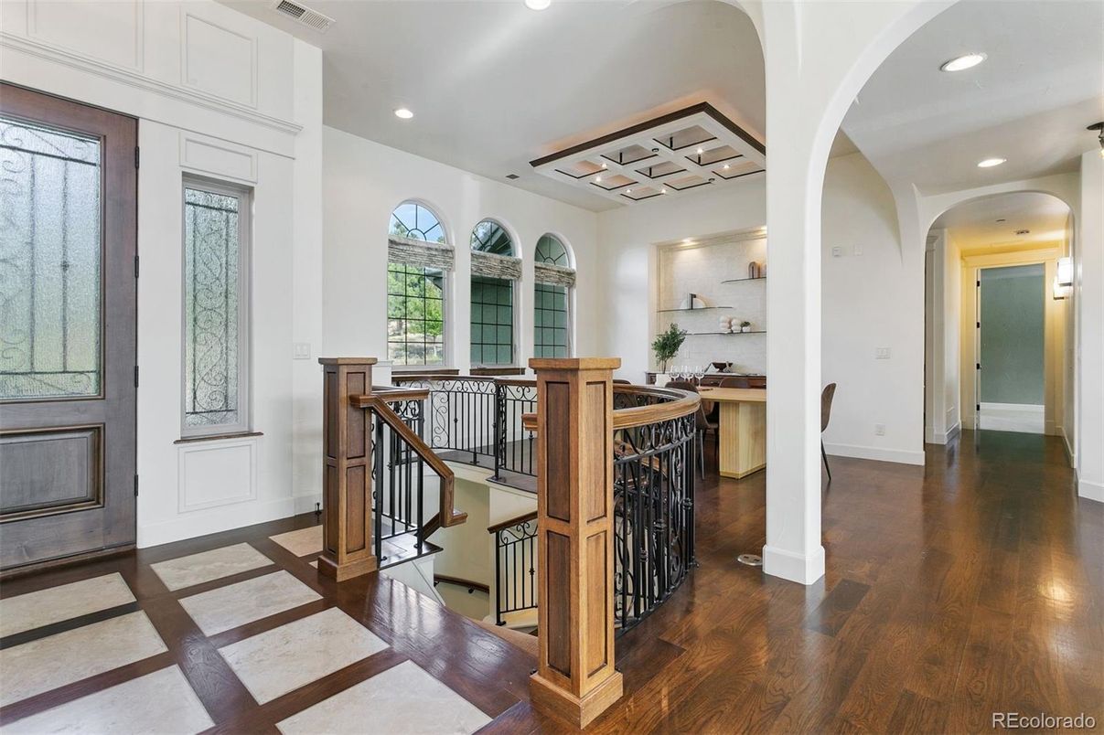 Interior, Recessed Lighting, Wood Texture Flooring