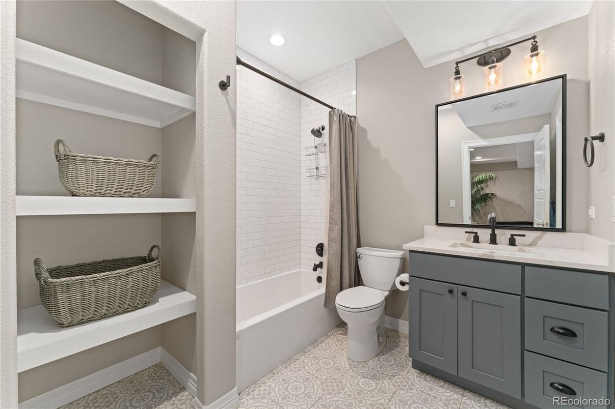 Bathroom, Interior, Recessed Lighting