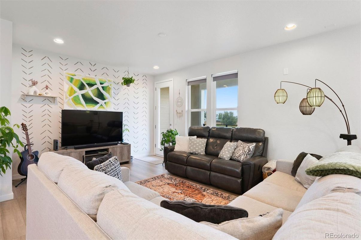 Interior, Living room, Recessed Lighting, Wood Texture Flooring