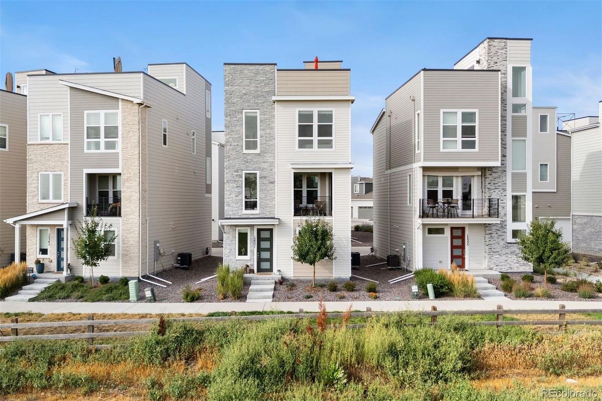 Attached, Exterior, Facade, Rowhouse
