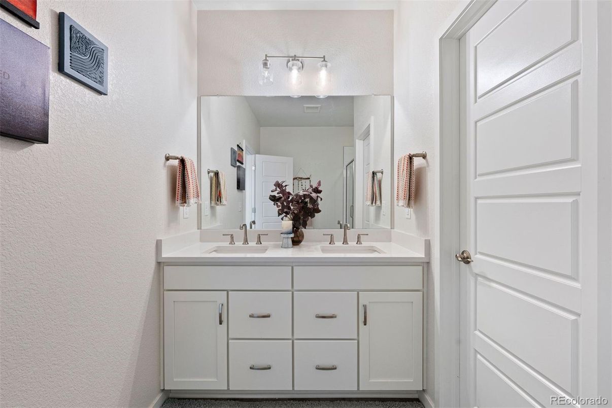 Bathroom, Dual Sink Vanities, Interior