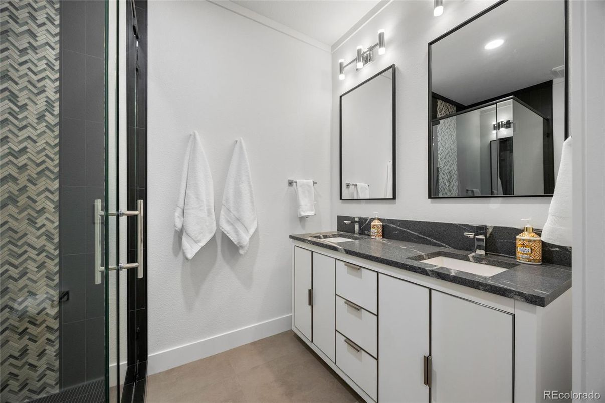 Bathroom, Dual Sink Vanities, Interior, Recessed Lighting