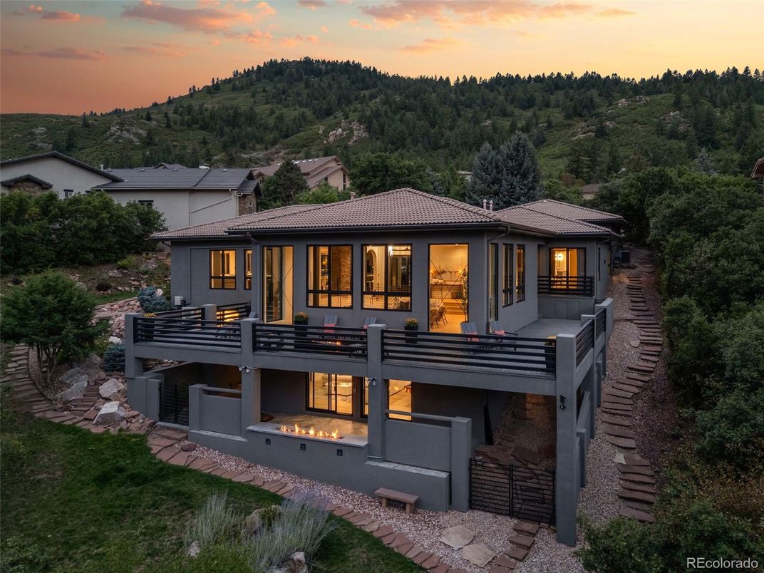 Exterior, Facade, Mediterranean