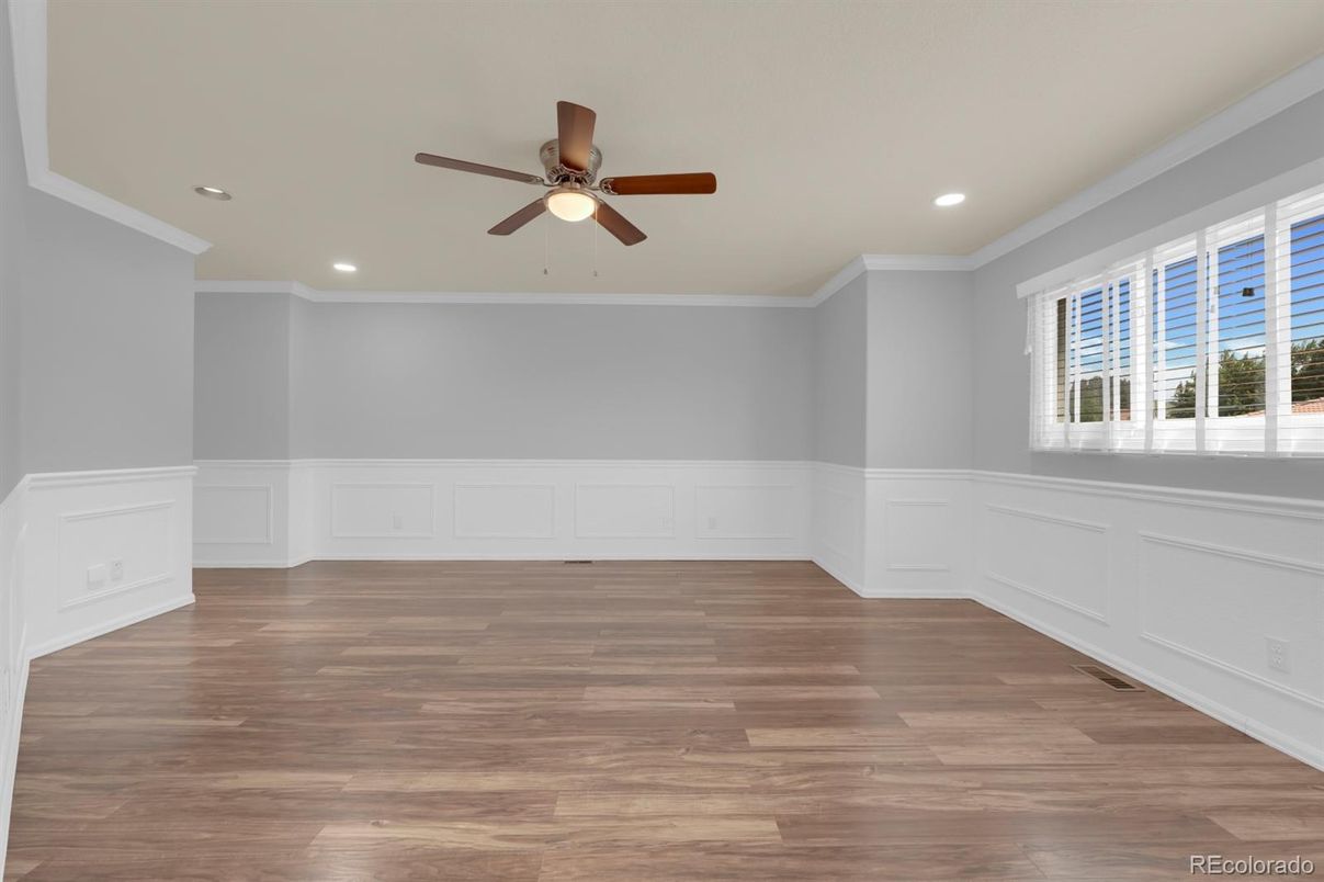 Empty room, Interior, Recessed Lighting, Wood Texture Flooring