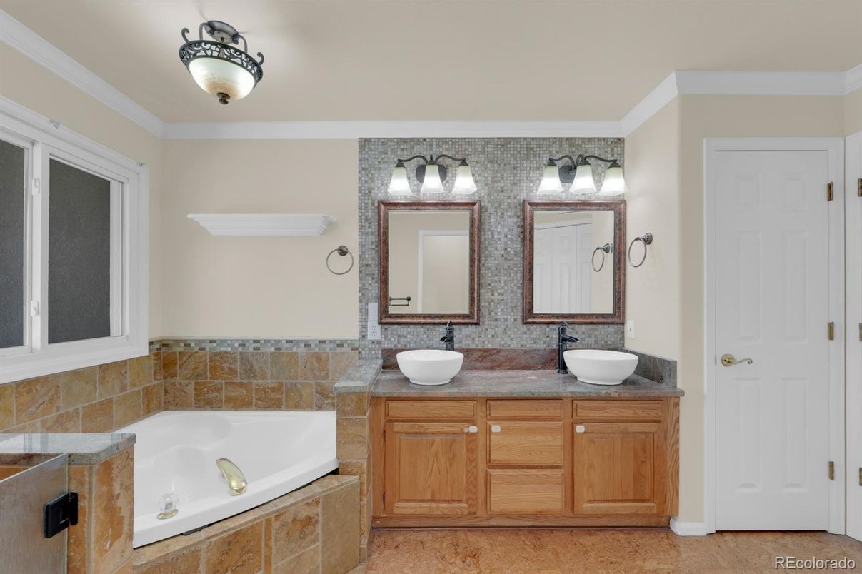 Bathroom, Dual Sink Vanities, Interior
