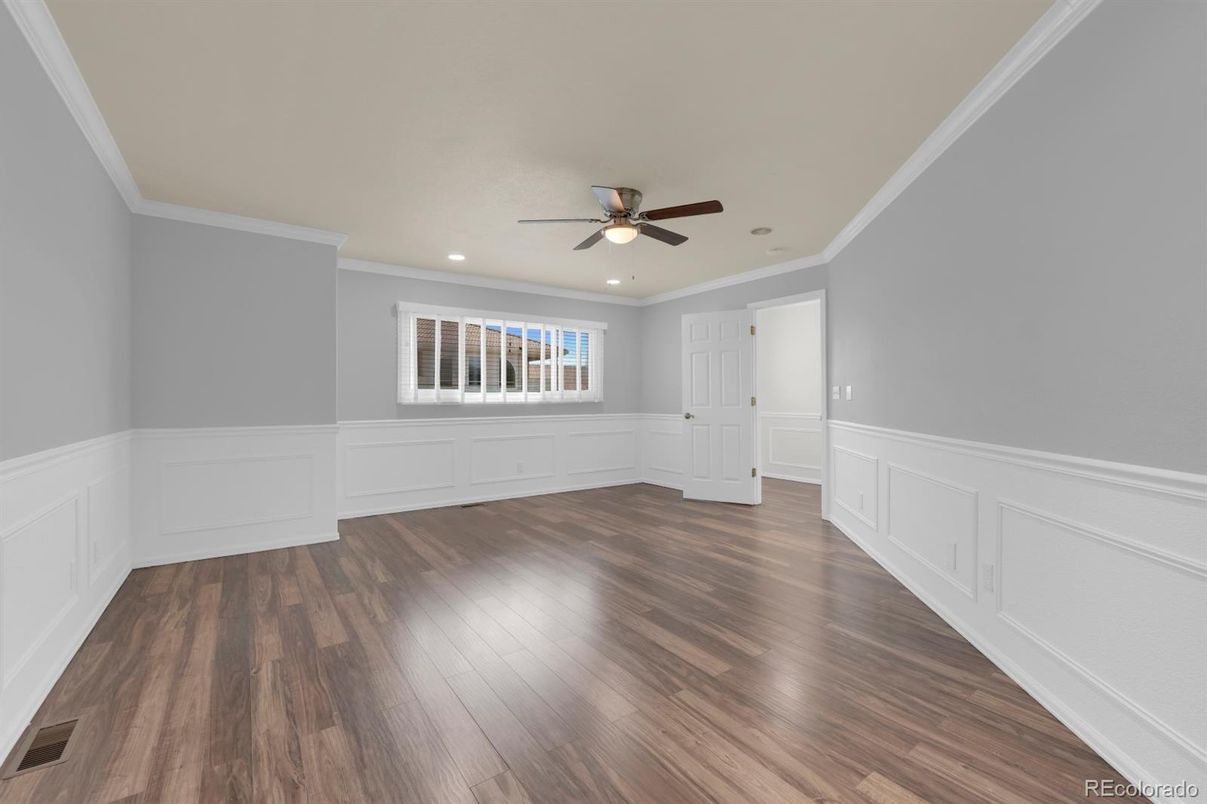 Empty room, Interior, Recessed Lighting, Wood Texture Flooring