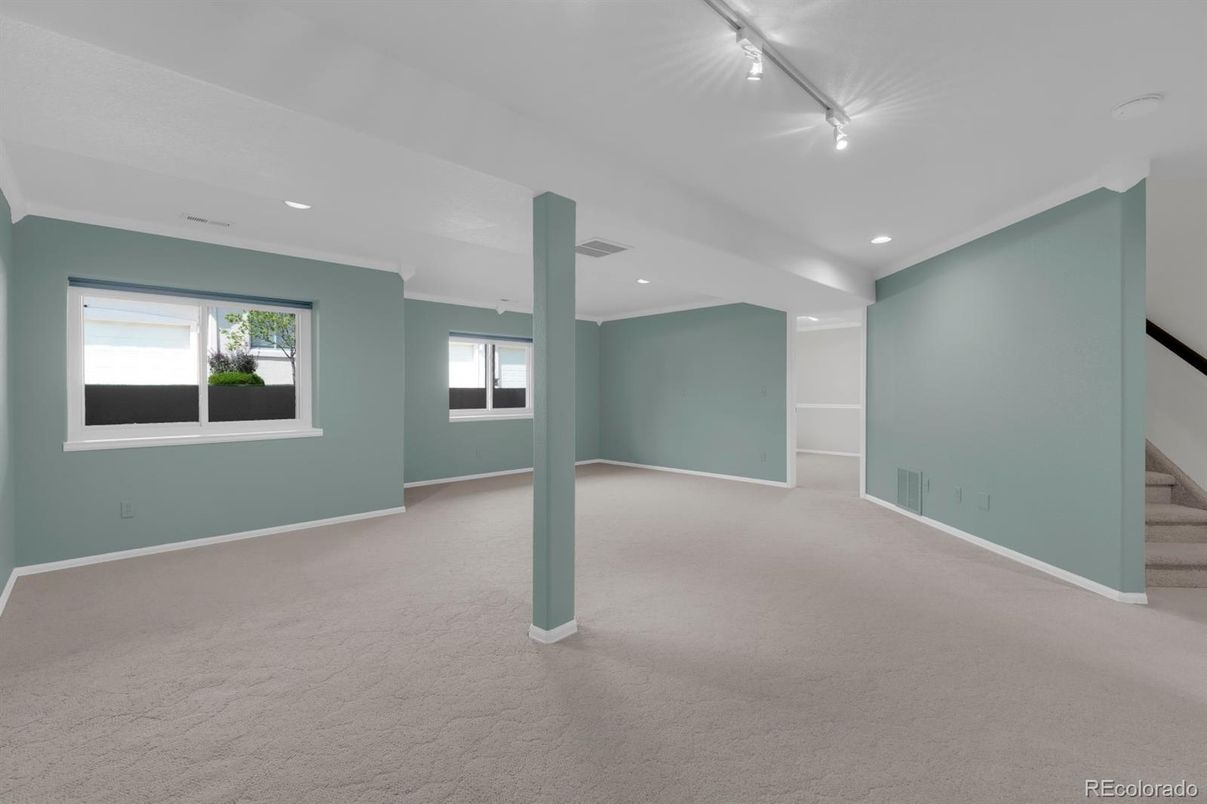 Empty room, Interior, Recessed Lighting