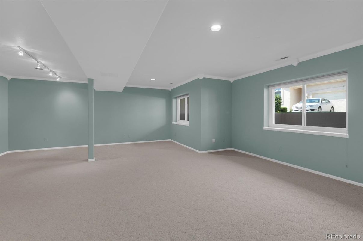 Empty room, Interior, Recessed Lighting