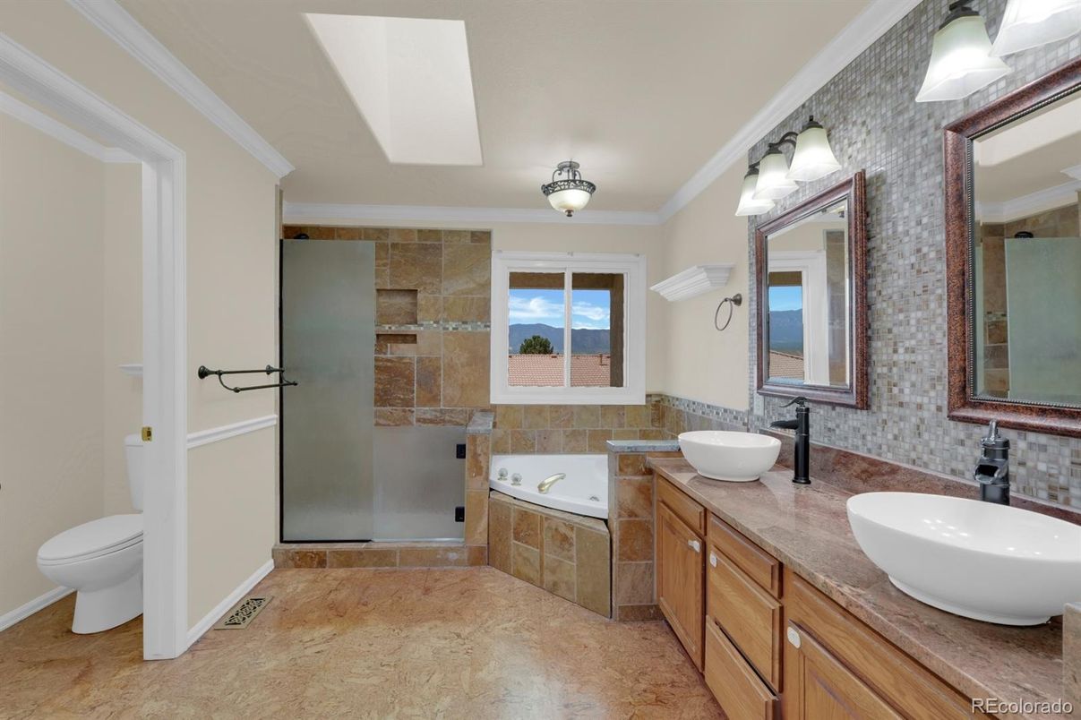 Bathroom, Dual Sink Vanities, Interior