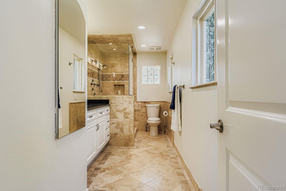 Bathroom, Interior, Recessed Lighting