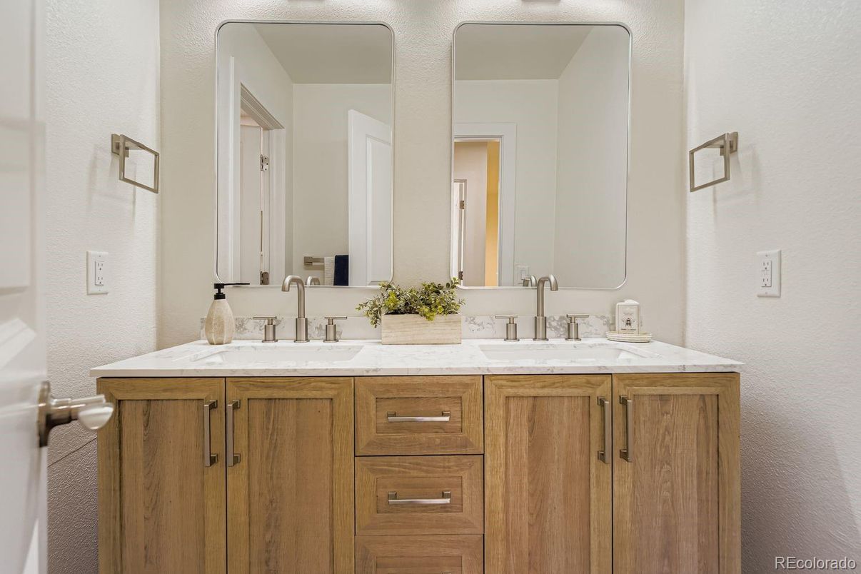 Bathroom, Dual Sink Vanities, Interior
