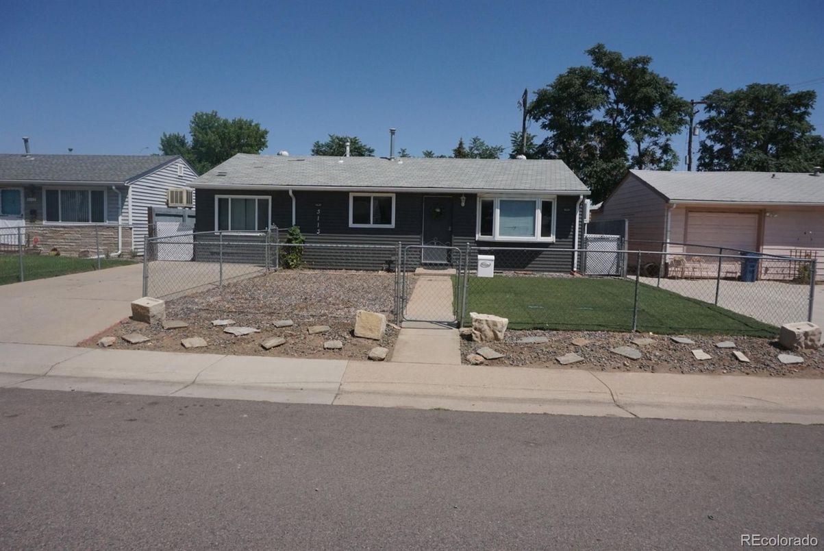 Attached, Exterior, Facade, Ranch