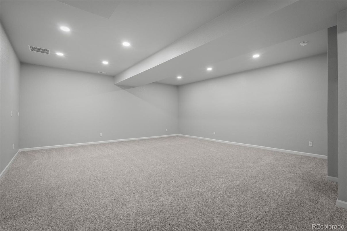 Empty room, Interior, Recessed Lighting