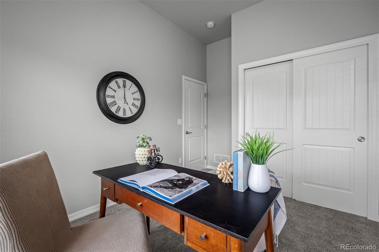 Home Office, Interior