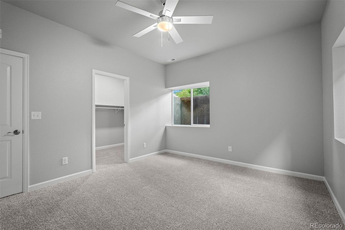 Empty room, Interior