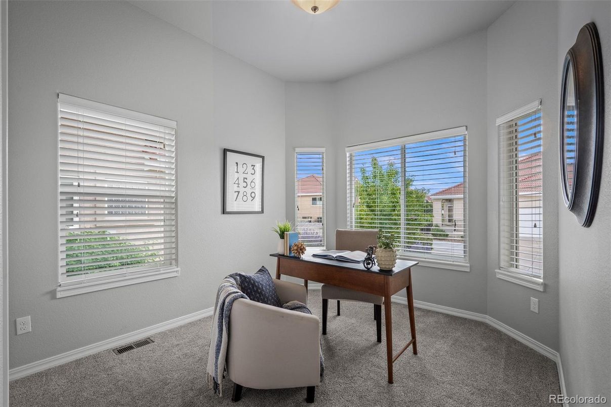 Home Office, Interior