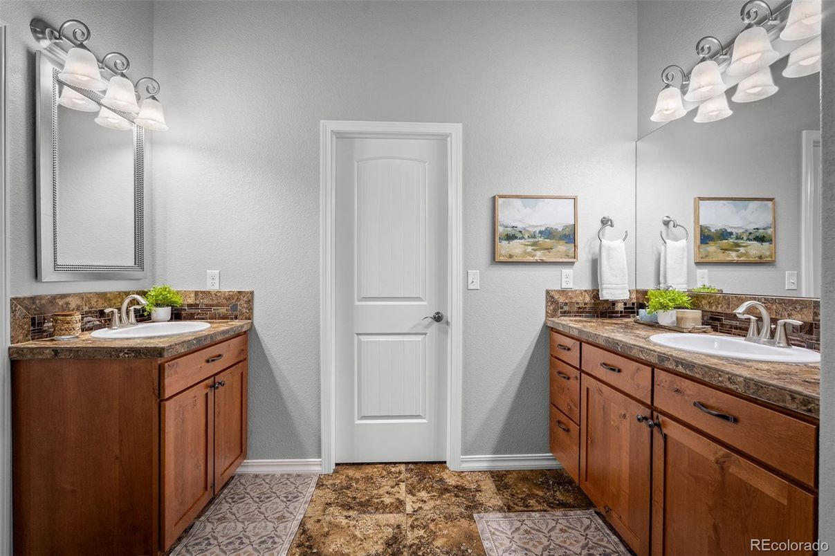 Bathroom, Dual Sink Vanities, Interior