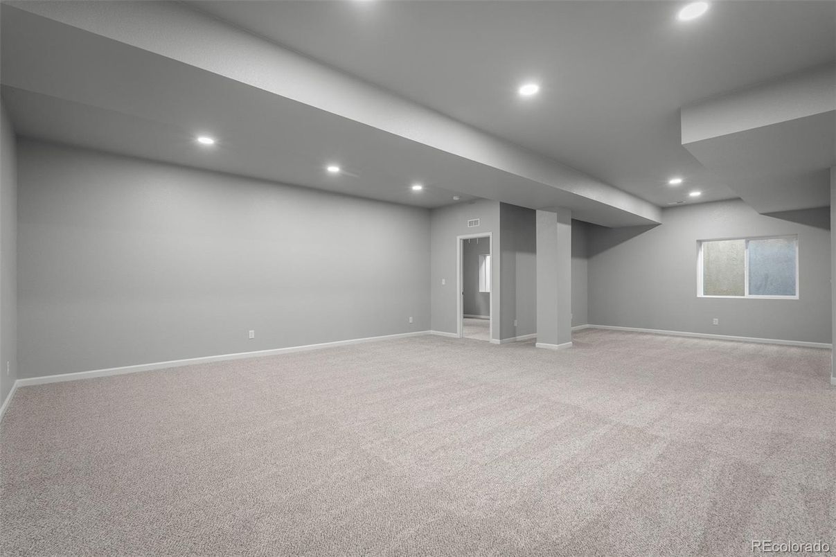 Empty room, Interior, Recessed Lighting