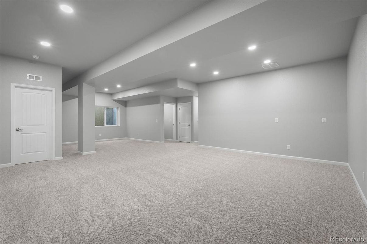 Empty room, Interior, Recessed Lighting