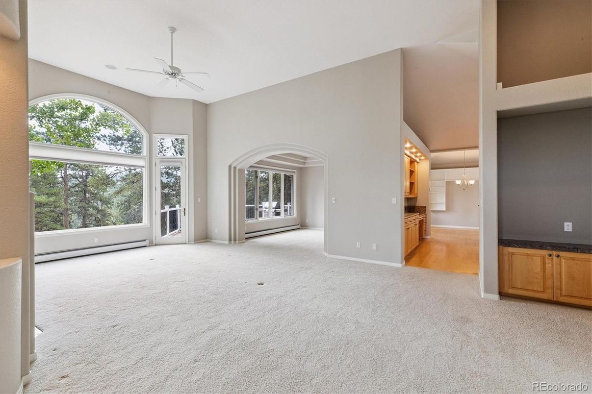 Empty room, Interior, Pendant Lights