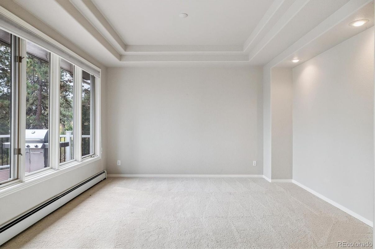 Empty room, Interior, Recessed Lighting